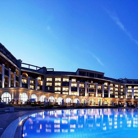 Lighthouse Golf & Spa Hotel Balcsik Kültér fotó The hotel at night