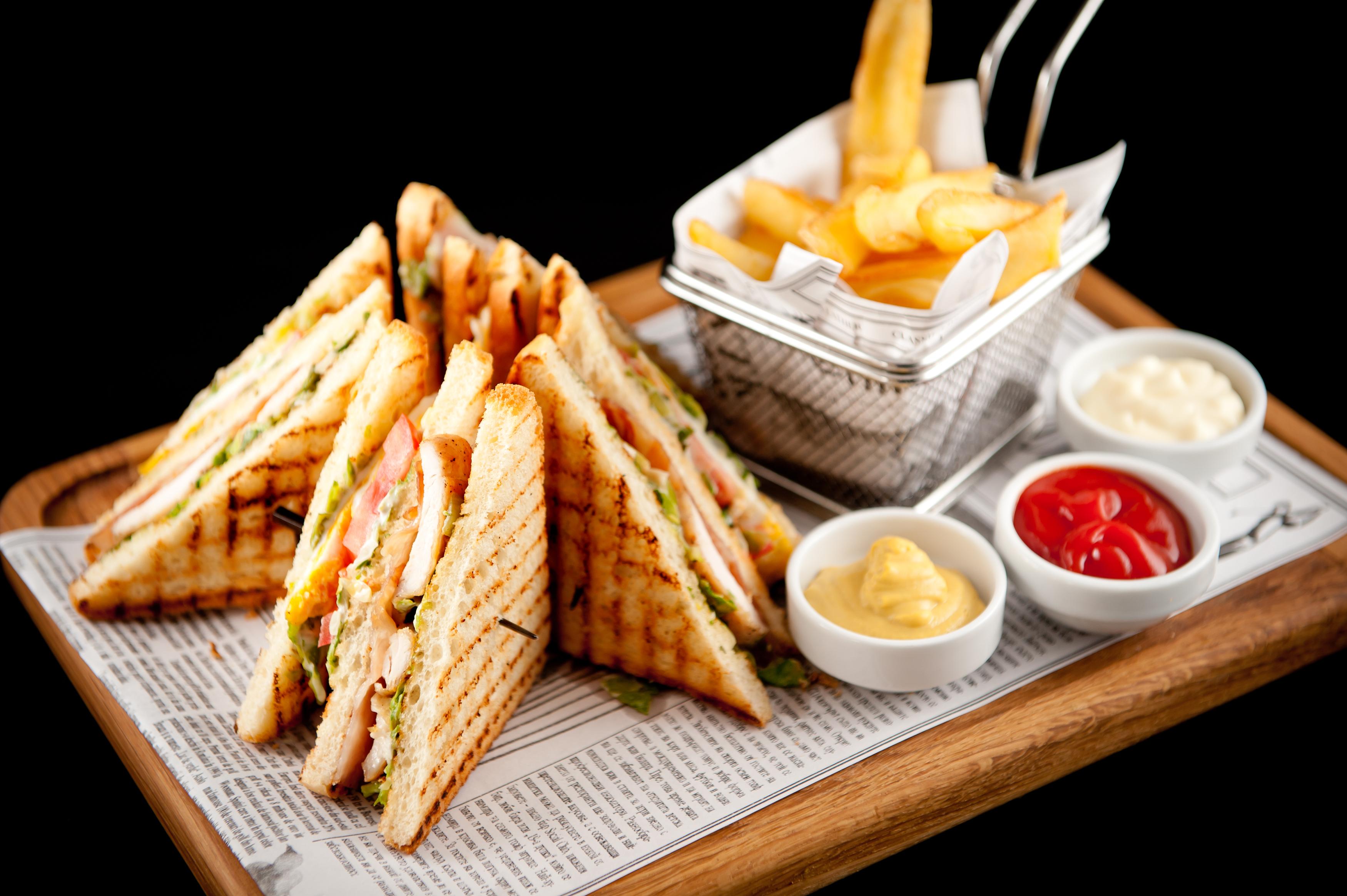 Lighthouse Golf & Spa Hotel Balcsik Kültér fotó A club sandwich