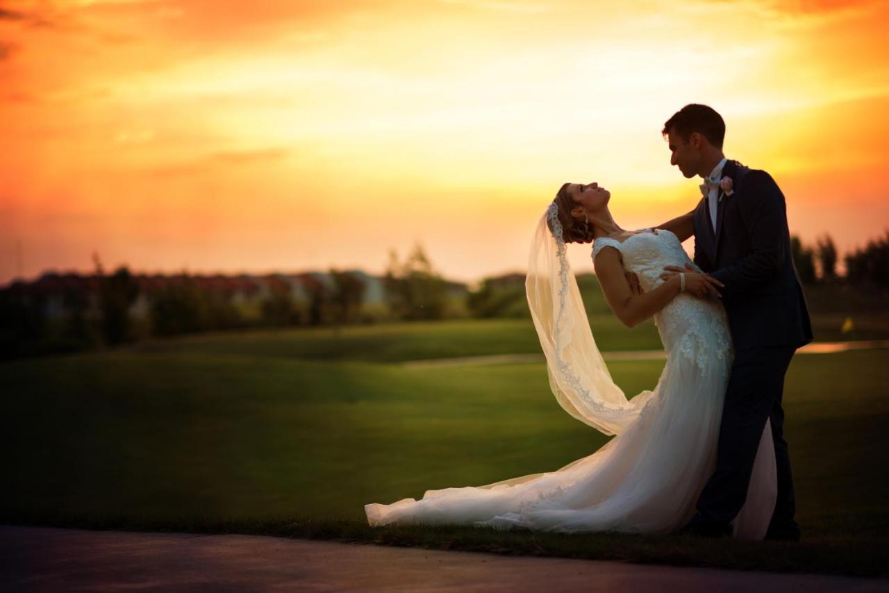 Lighthouse Golf & Spa Hotel Balcsik Kültér fotó A newlywed couple