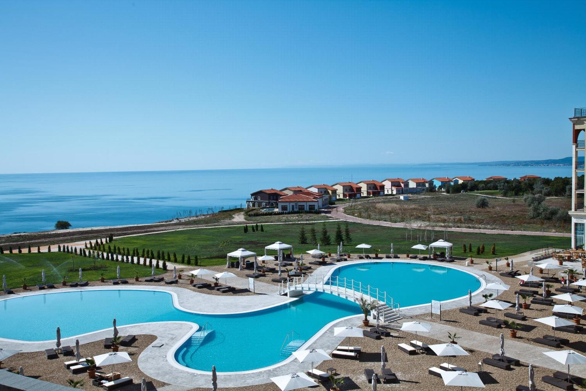 Lighthouse Golf & Spa Hotel Balcsik Kültér fotó View of the complex