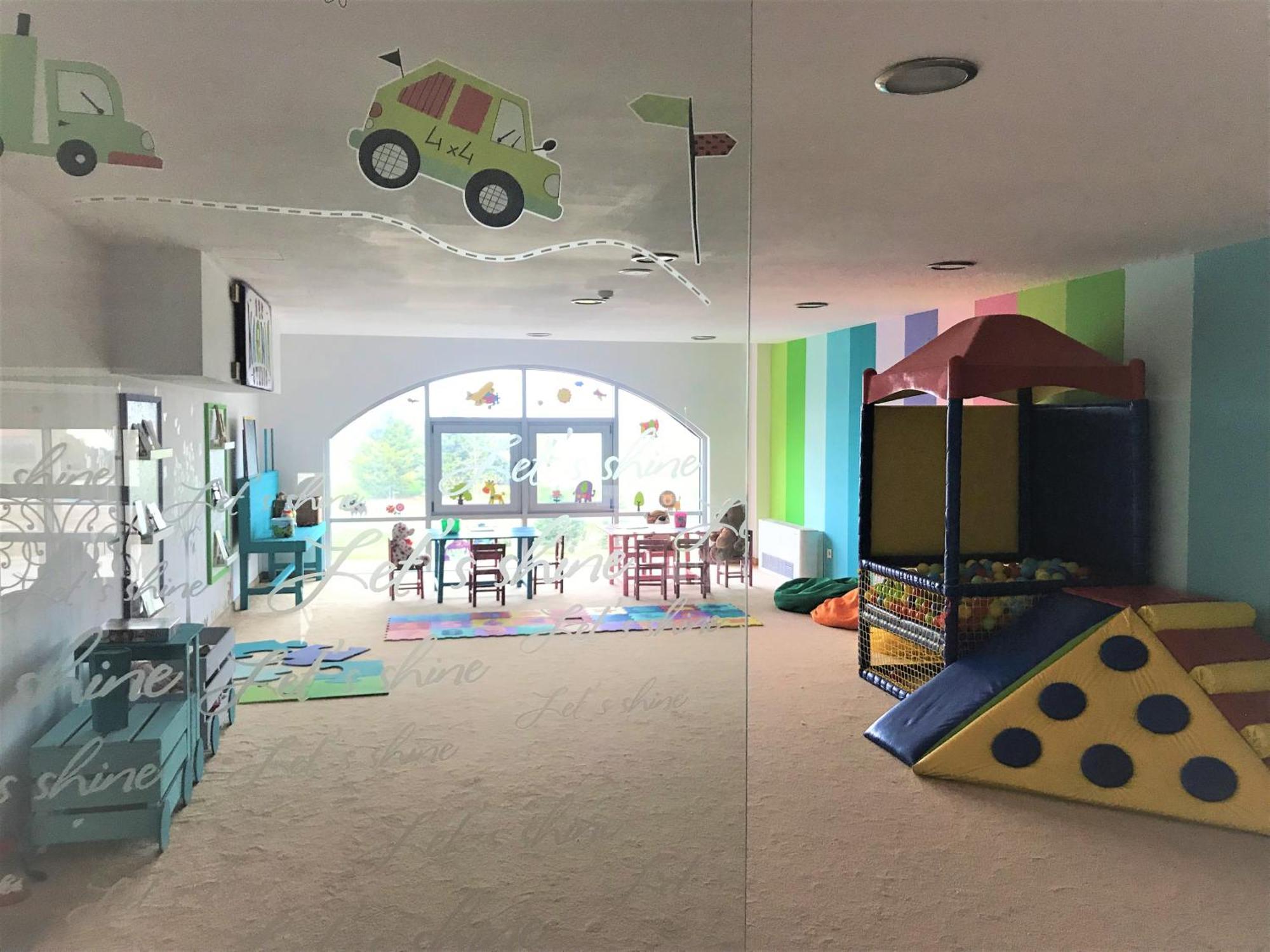 Lighthouse Golf & Spa Hotel Balcsik Kültér fotó The interior of a typical nursery
