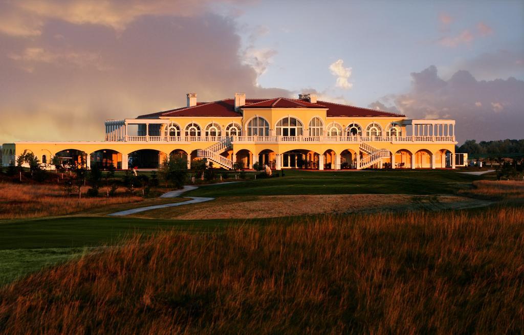 Lighthouse Golf & Spa Hotel Balcsik Kültér fotó Club House