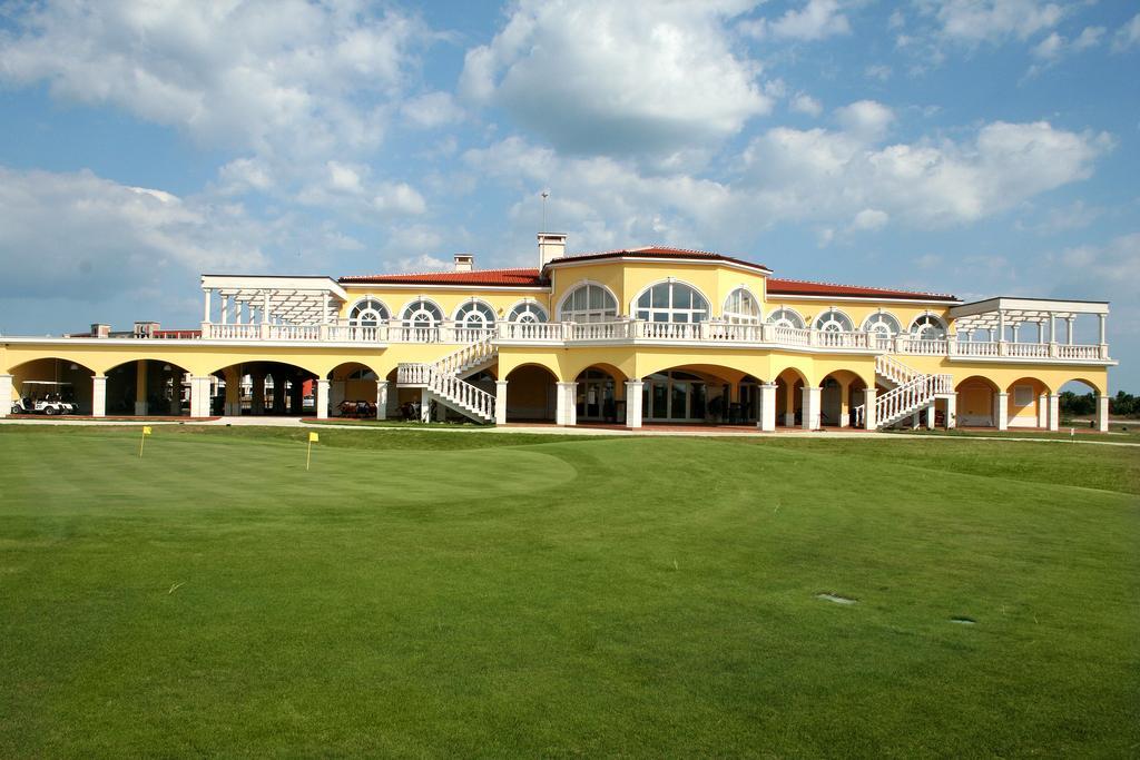Lighthouse Golf & Spa Hotel Balcsik Kültér fotó Clubhouse